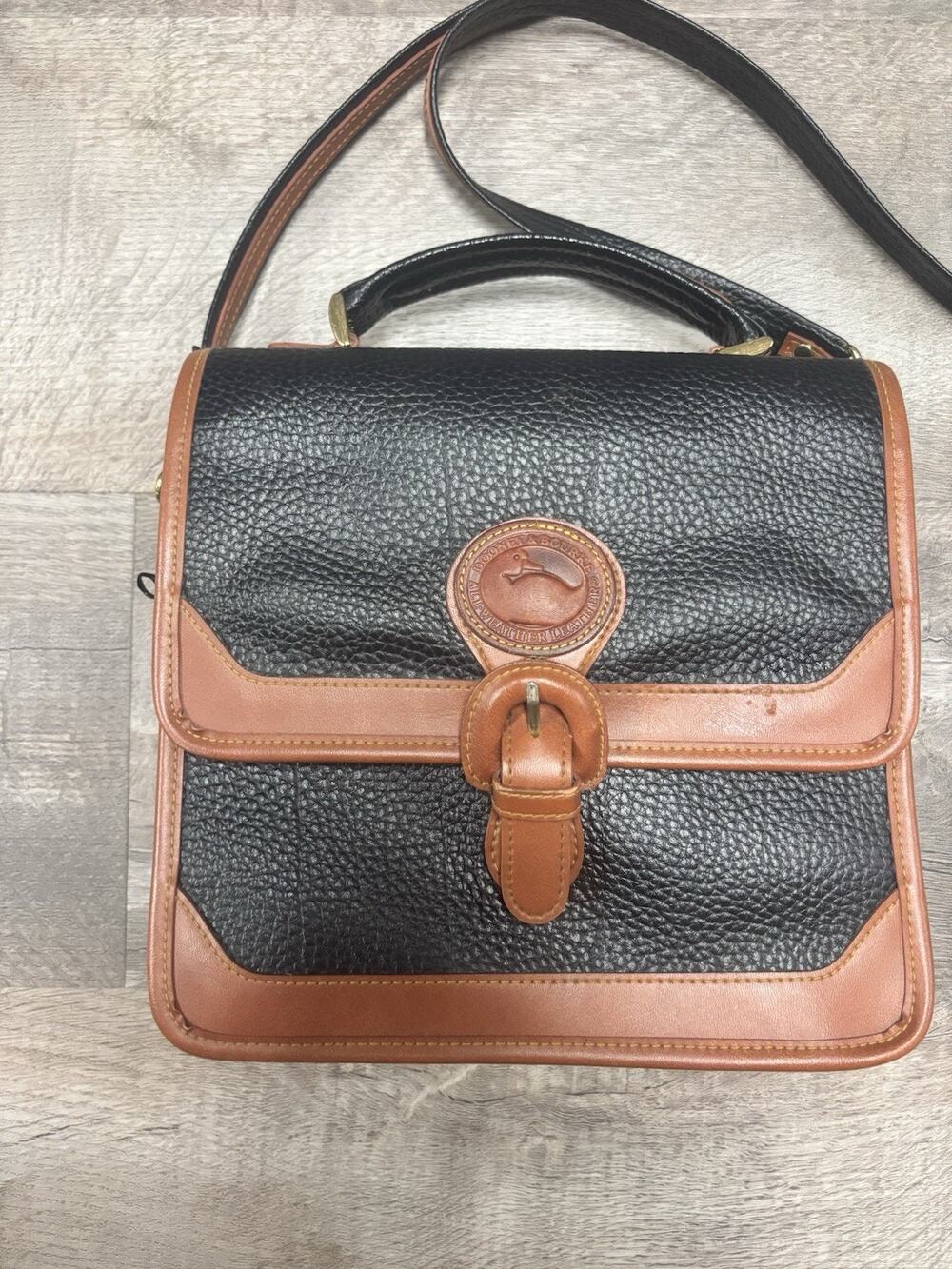 Vtg Dooney & Bourke AWL Surrey Carrier Bag Crossbody Black British Tan Leather